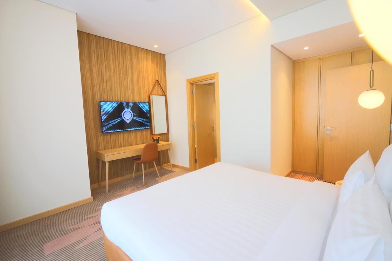 Novotel Jumeirah Village Triangle Dubai Exterior foto